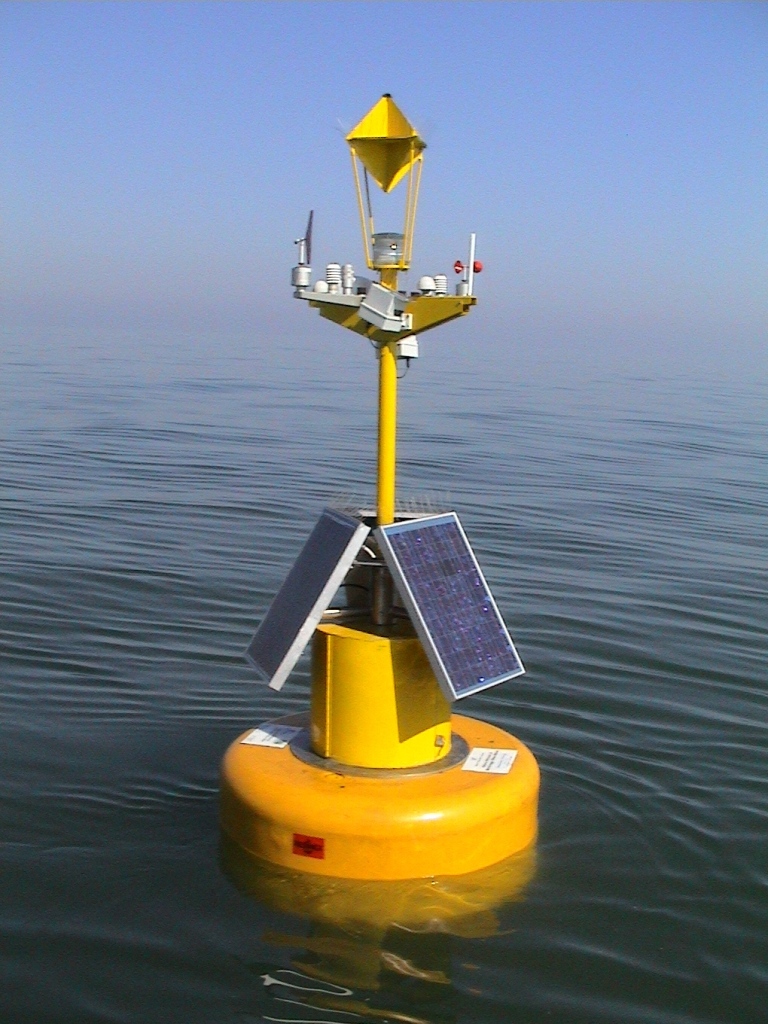 Solar marine navigation lights 
